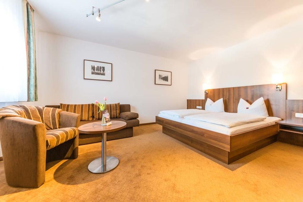 Egling Metzgerei Gasthof Oberhauser - Hotel Zur Post מראה חיצוני תמונה