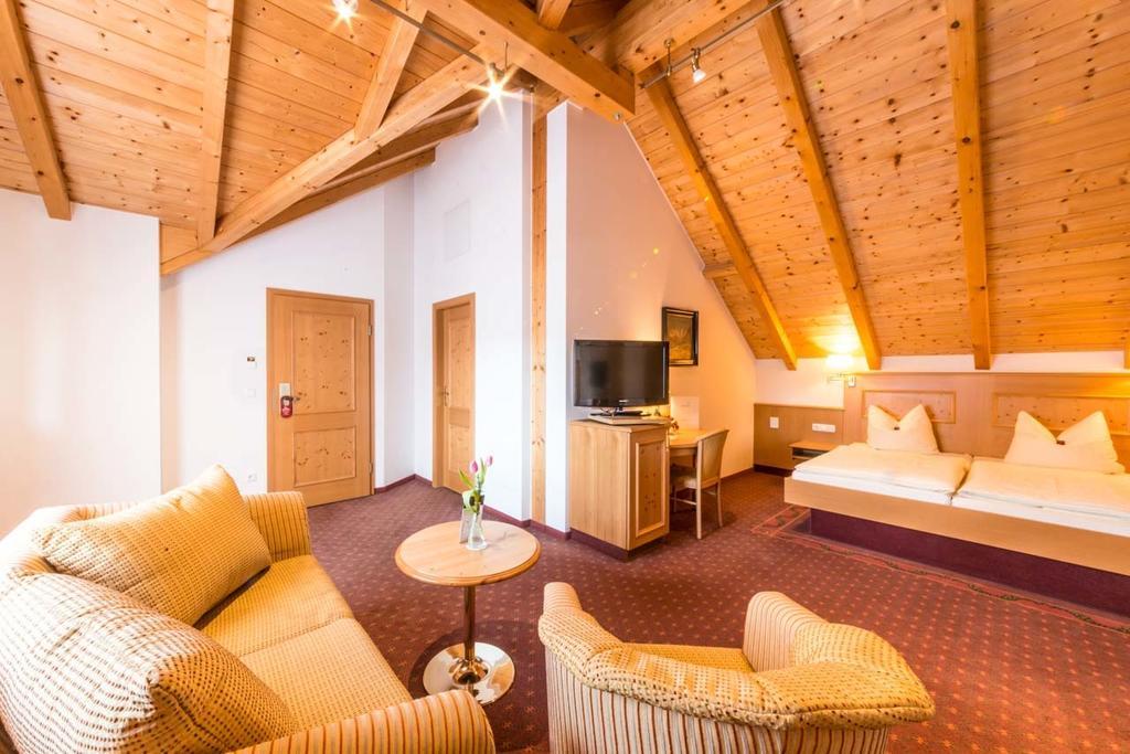 Egling Metzgerei Gasthof Oberhauser - Hotel Zur Post חדר תמונה