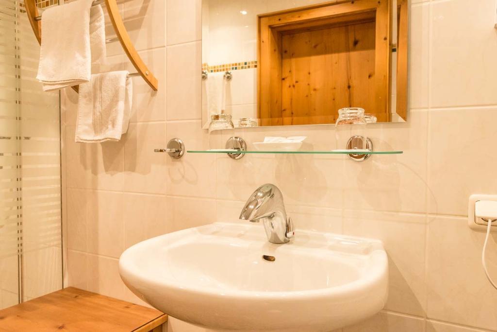 Egling Metzgerei Gasthof Oberhauser - Hotel Zur Post מראה חיצוני תמונה