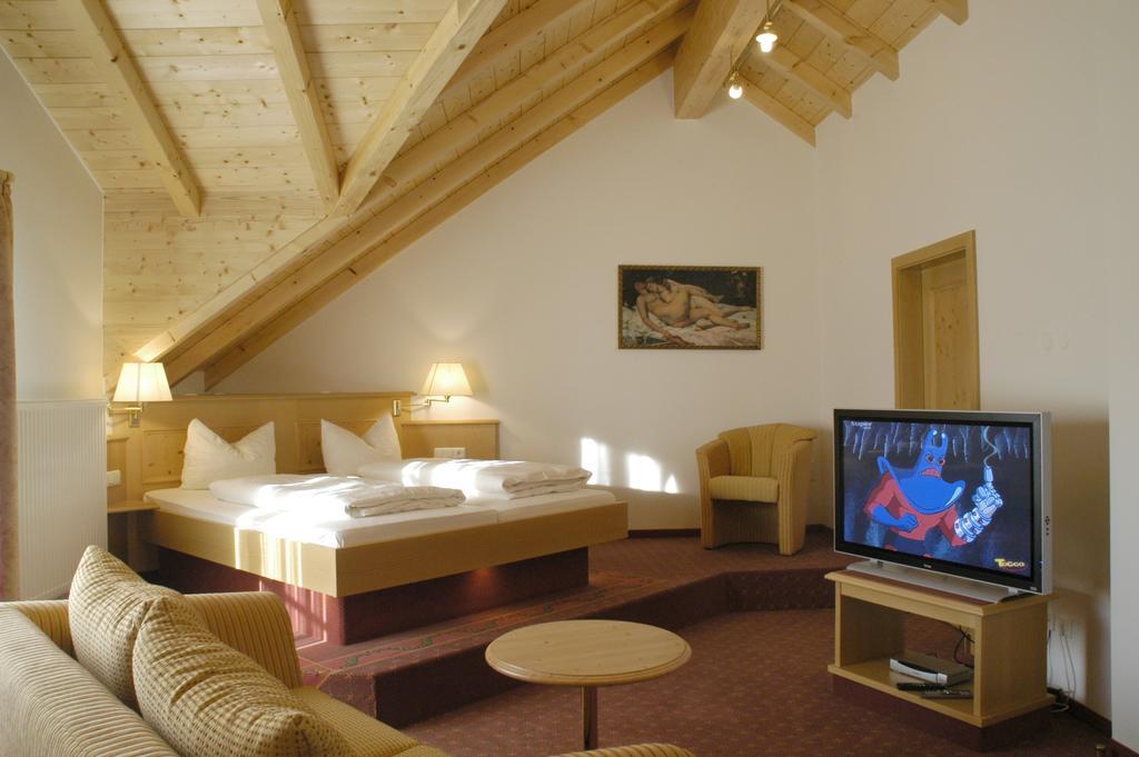 Egling Metzgerei Gasthof Oberhauser - Hotel Zur Post מראה חיצוני תמונה