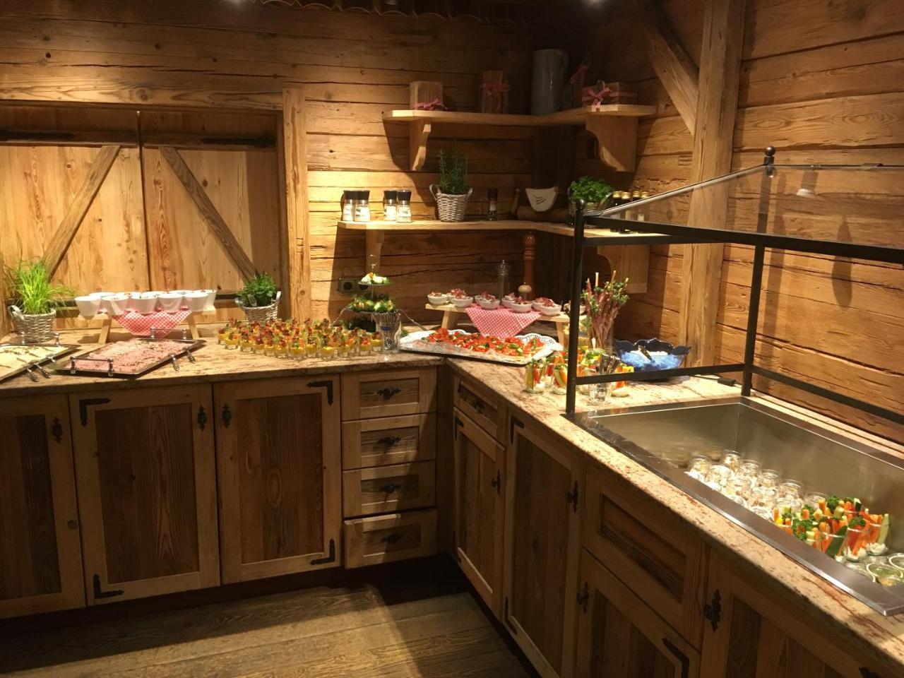 Egling Metzgerei Gasthof Oberhauser - Hotel Zur Post מראה חיצוני תמונה